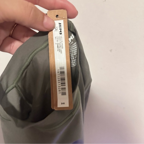 Skims fits everyone short sleeve t shirt size Medium - Picture 4 of 5